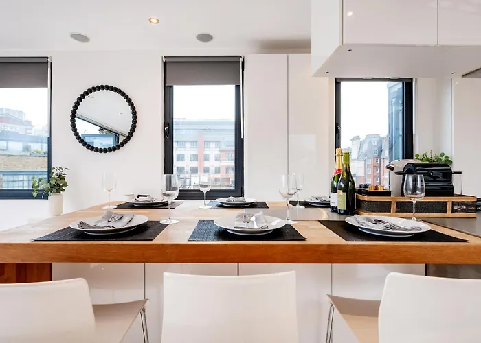 Huge & Central 3 Bedr, 4 Beds, Covent Gdn