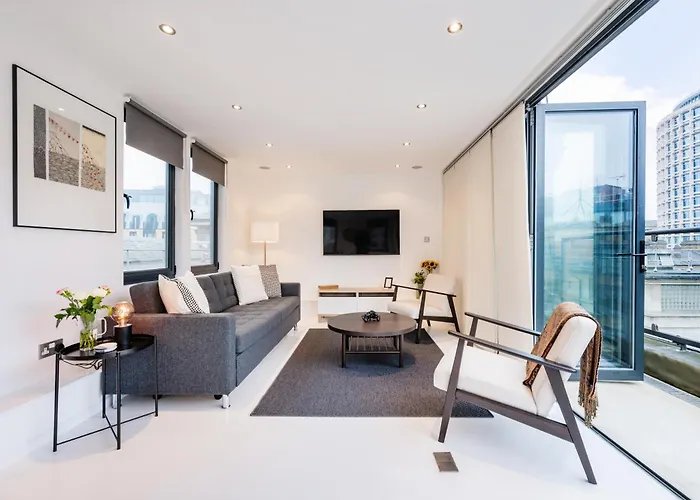 Huge & Central 3 Bedr, 4 Beds, Covent Gdn